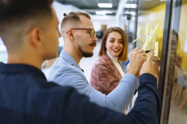 How to Develop a Competitive Content Strategy for UK Financial Advice Blogs?