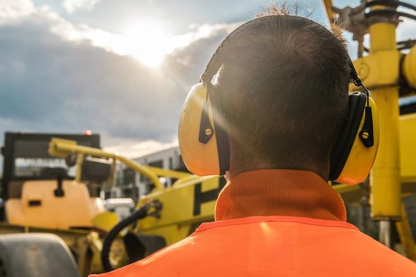 What Are the Best Strategies for Reducing Noise Pollution in UK's Cities?
